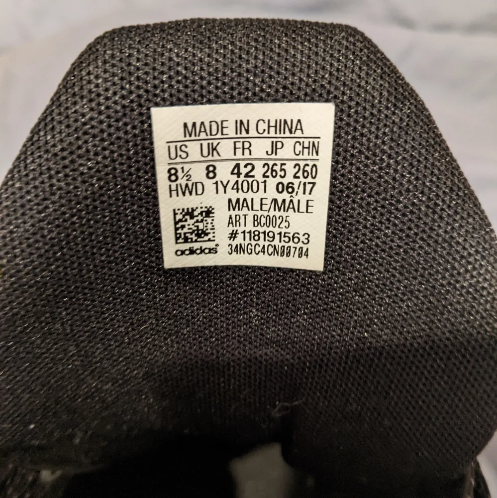 Adidas men's 8 1/2 sneaker - Picture 1 of 4